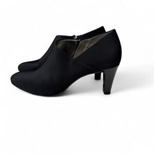 Bandolino Black Stretch Ankle Bootie Heels Sz 8M – Sleek Minimalist Career Core